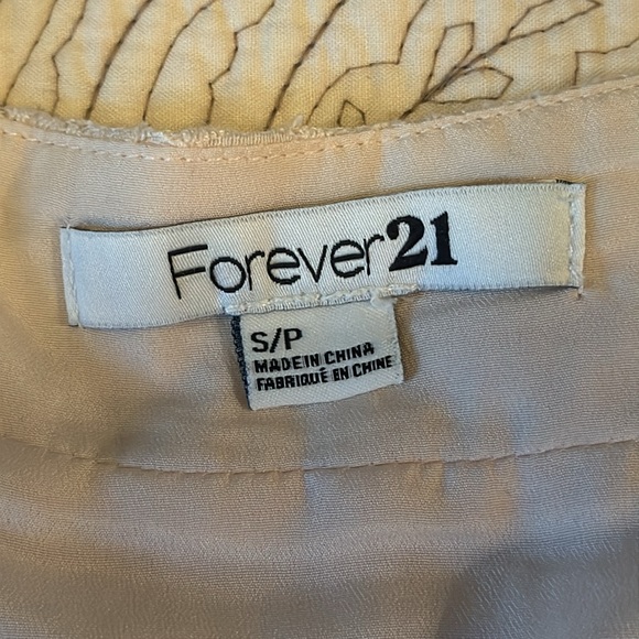 Blush pink lace skirt - Picture 7 of 8